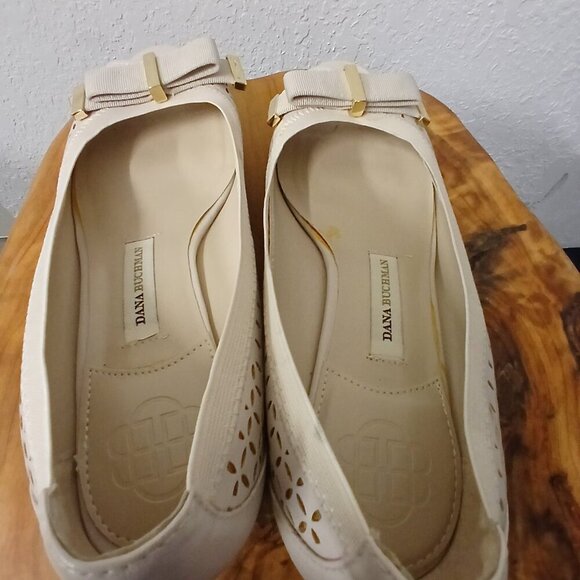 UEC Dana Buchman Peep toe with gold buckle sz 7.5 - Picture 5 of 11